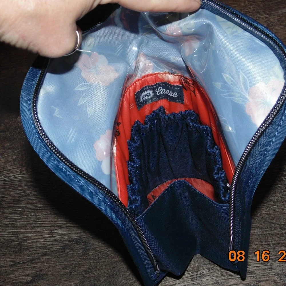 Lug Canoe Brush Holder Women OS Blue Floral NWT Zip Standing Cosmetic Pouch